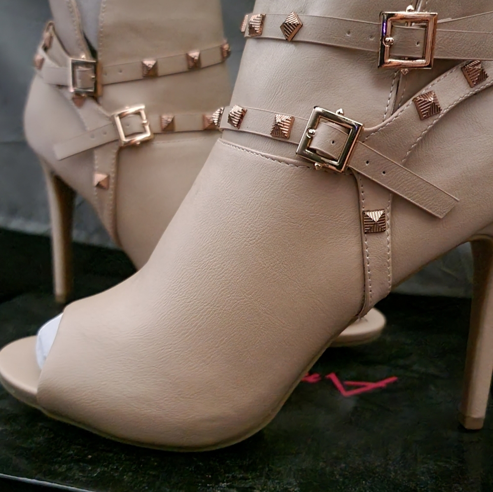 Peep Stud Boot heels
